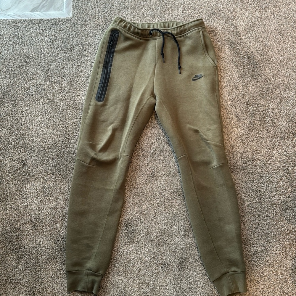 Men’s Nike tech fleece joggers size medium tall